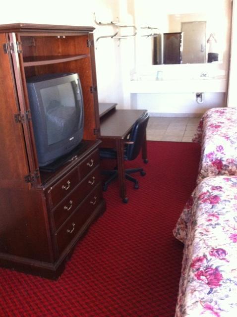 Midtown Motel Ньюпорт-Ньюс Экстерьер фото